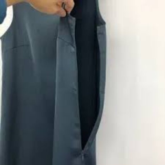 NWT Club Monaco Navy Blue Jourdan 100% Silk Mockneck sleeveless Dress - size 4 - Picture 3 of 4